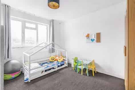 3 Bedroom House Near Bush Hill Park Station