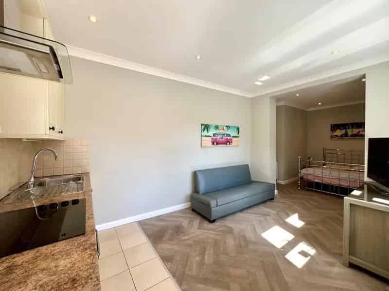 Studio Flat with Parking and Patio Pets Considered