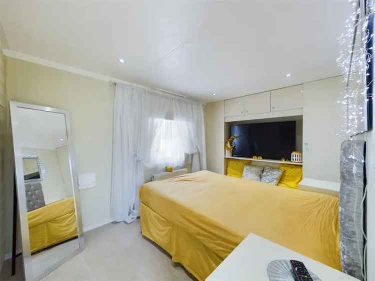 2 Bedroom Park Home for Sale in Tranquil Waterfront Setting