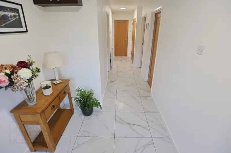 3 Bed Semi-Detached House with New Kitchen and Shower Room