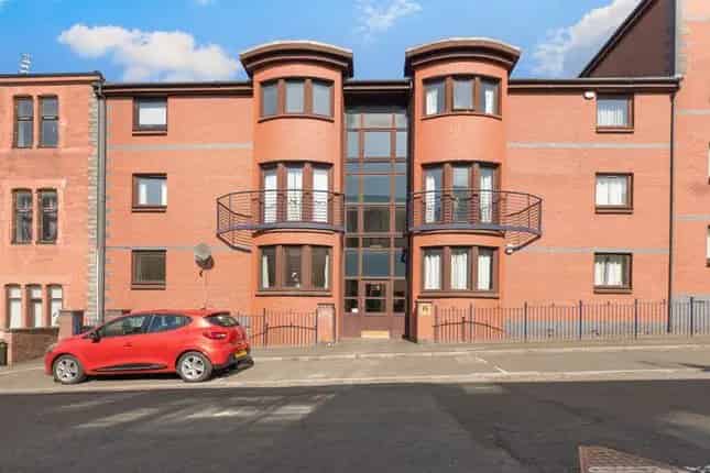 Spacious Ground Floor Flat Glasgow G20 - 2 Double Bedrooms