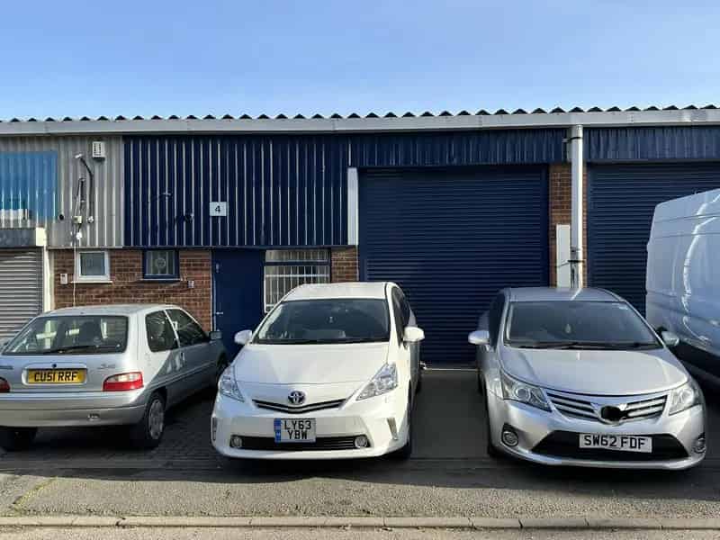 Warehouse Industrial Unit SW London Three Phase Power Parking