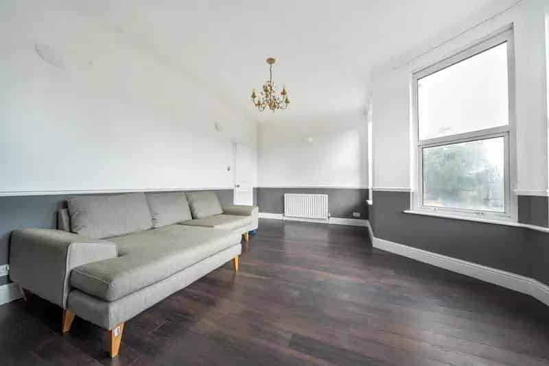 Two Bedroom Flat near St Johns and Lewisham Stations