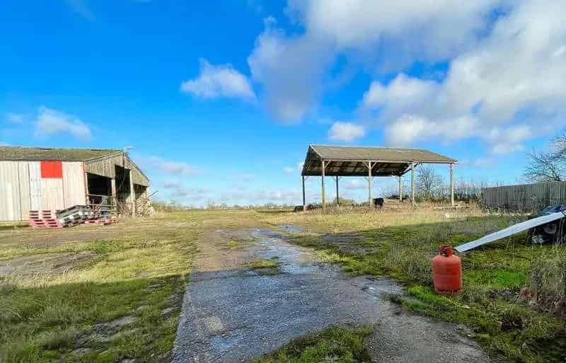 4 Bed Farmhouse with Barn Conversion Potential