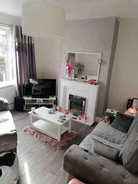 Large 3 Bed House in Walkden Near Amenities