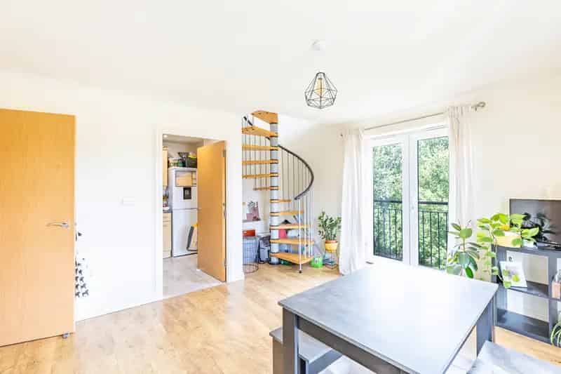 2 Bedroom Duplex House to Rent with River Views