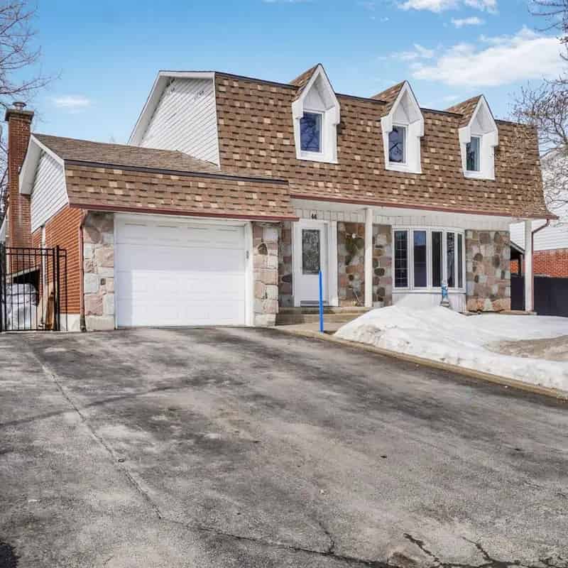 Spacious Canadiana Home Near Wilder Penfield Elementary School