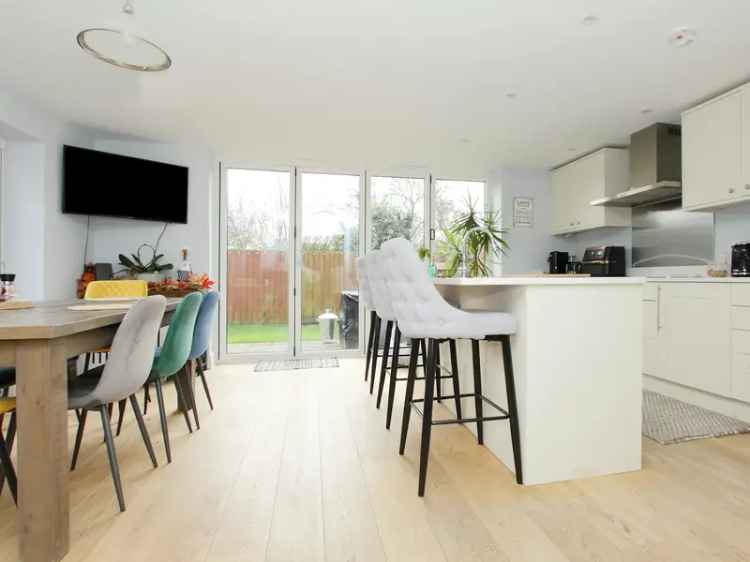 House For Sale in Walworth Road, Test Valley, England