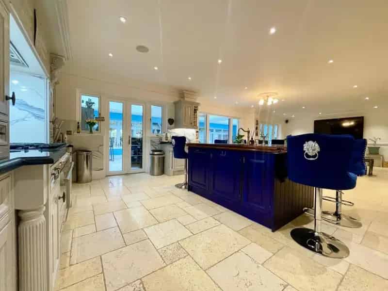 5 Bedroom Detached House for Sale Talbot Woods