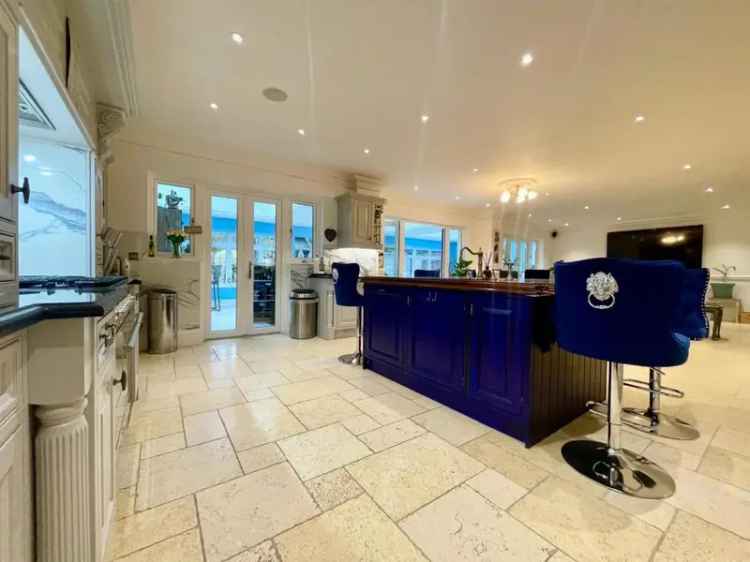 5 Bedroom Detached House for Sale Talbot Woods