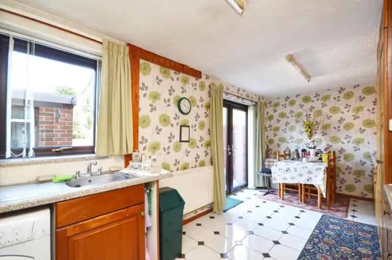 3 Bed Mid-Terraced House For Sale - No Onward Chain