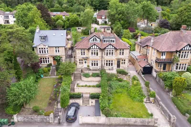 6 Bedroom House For Sale