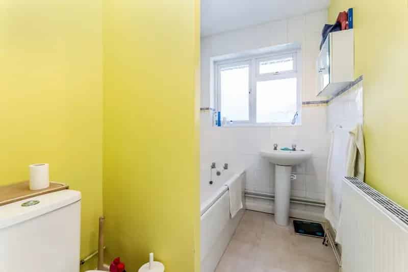 Two Bedroom Maisonette with Garage and Gardens