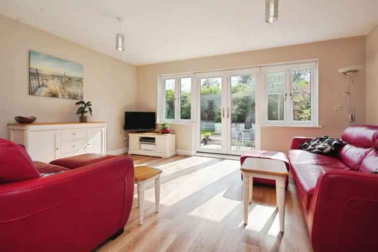 3-Bed House with Solar Panels and Landscaped Garden