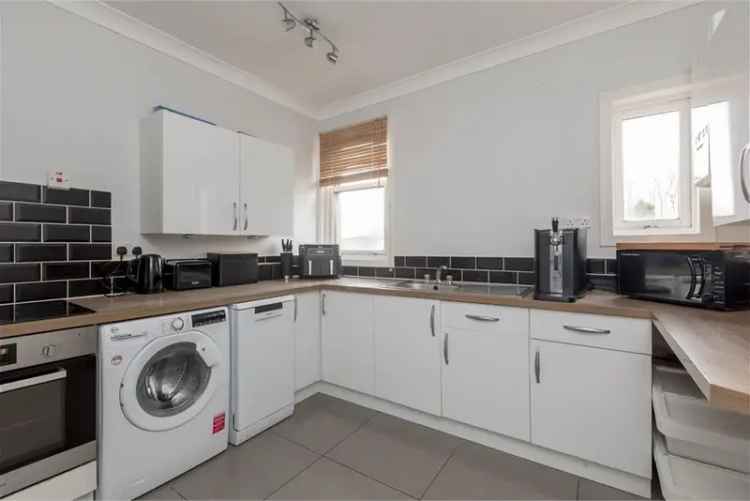 2 Bed Flat - Double Upper with 1 Reception Room