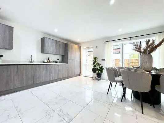 Luxury 4-Bedroom Homes in Hazel Grove