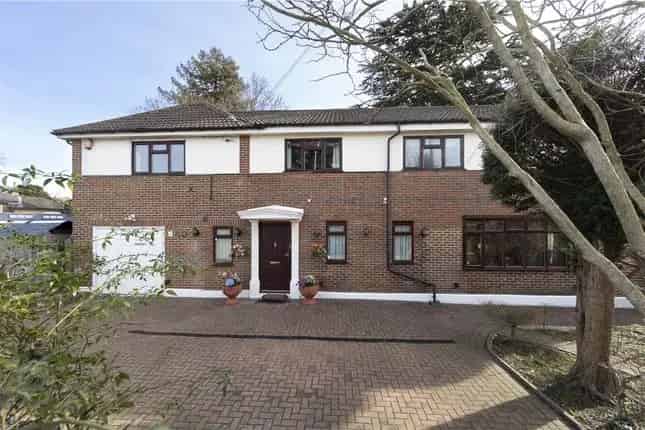 Detached House Kingston Hill Mature Garden Ample Driveway Garage Four Bedrooms