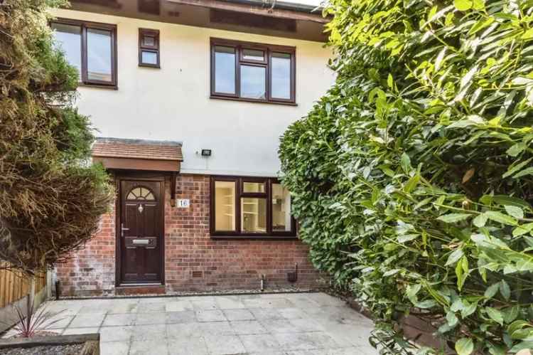 3 Bedroom Mid Terrace House Salford City Centre