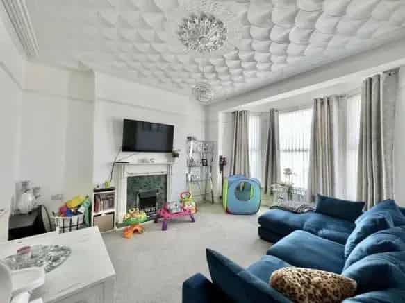 Spacious Ground Floor Apartment with Private Courtyard Zero Deposit Option