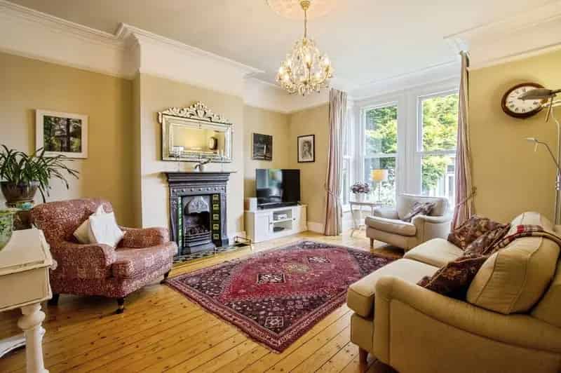 4 Bedroom Semi Detached House for Sale Crossgates West Yorkshire