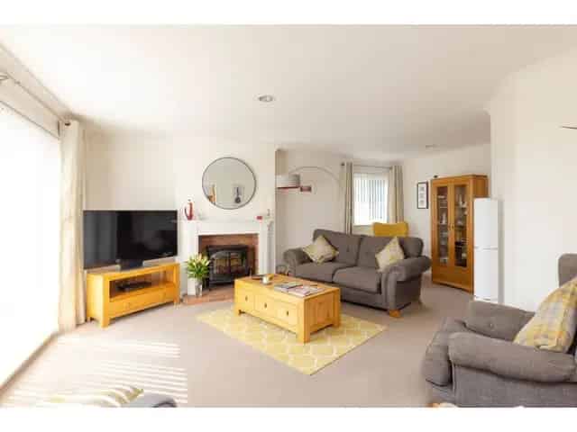 4 Bedroom Detached House for Sale in Penicuik