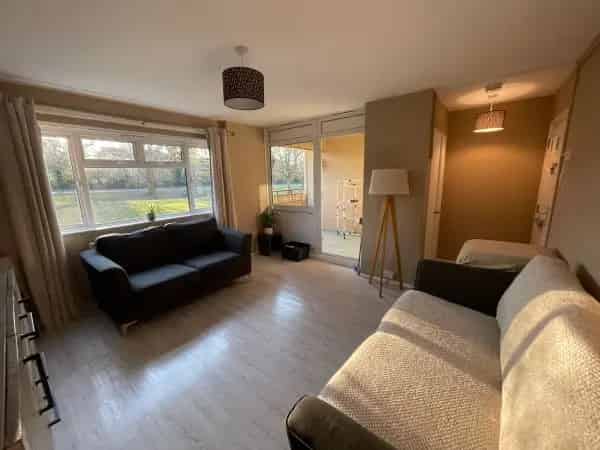 Large 1-Bed Ground Floor Flat with Huge Balcony - Pets Allowed