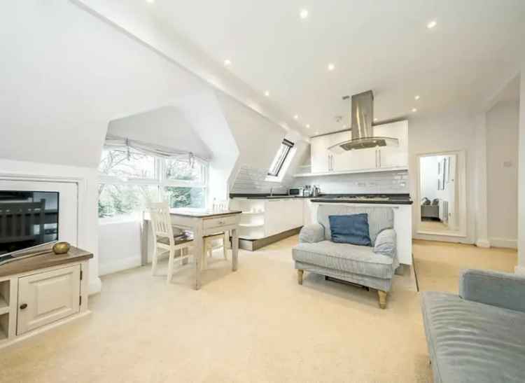 Bright 1-Bedroom Apartment Top Floor Period Conversion