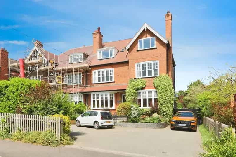 7 Bedroom Detached House for Sale
