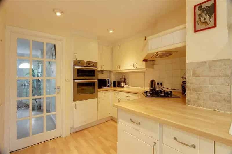 3 Bed House for Sale Near High Street