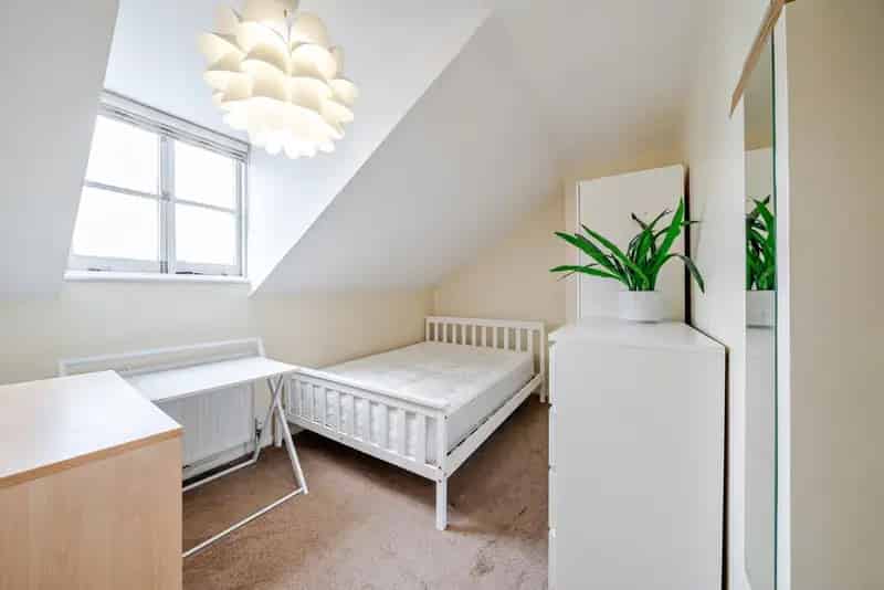 Three Bedroom Duplex Near Queensway