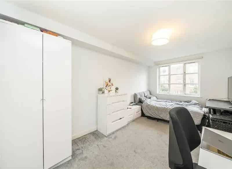 2-Bed 2-Bath Flat with Private Balcony and Parking