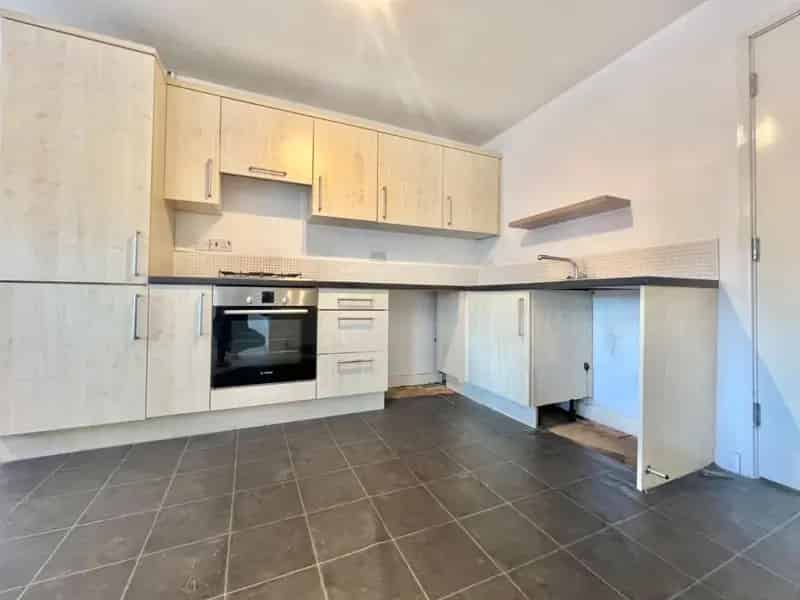 2 Bed Top Floor Apartment Barnsley Allocated Parking
