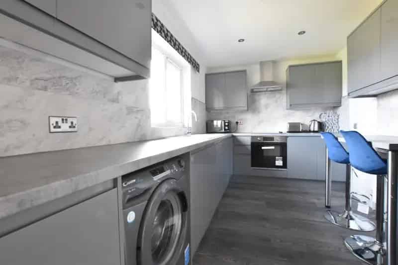 4 bedroom Flat
 To Let