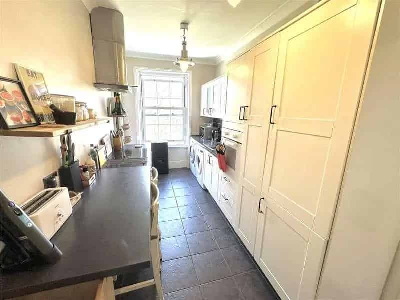 3 Bed Flat for Sale - Spacious Period Conversion with Garden