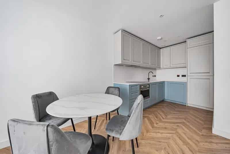 Kingston 1-Bed Apartment Near Thames River