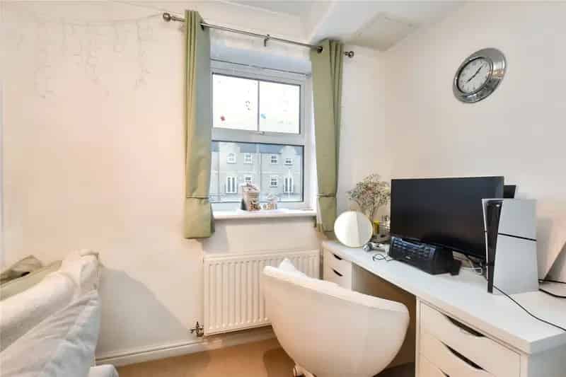 Rodley First Floor Apartment - Modern, Spacious, No Onward Chain