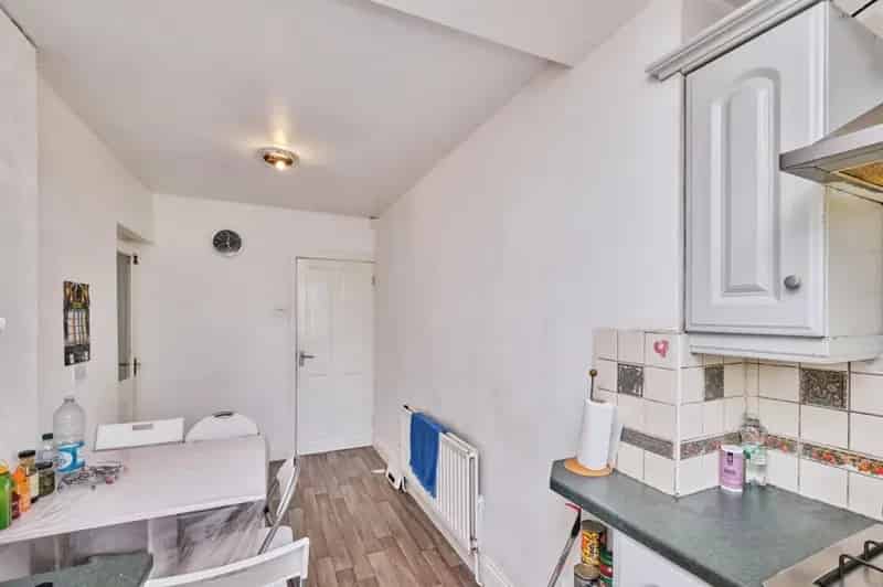 4 Bedroom Extended Family Home Huge Garden Ample Parking