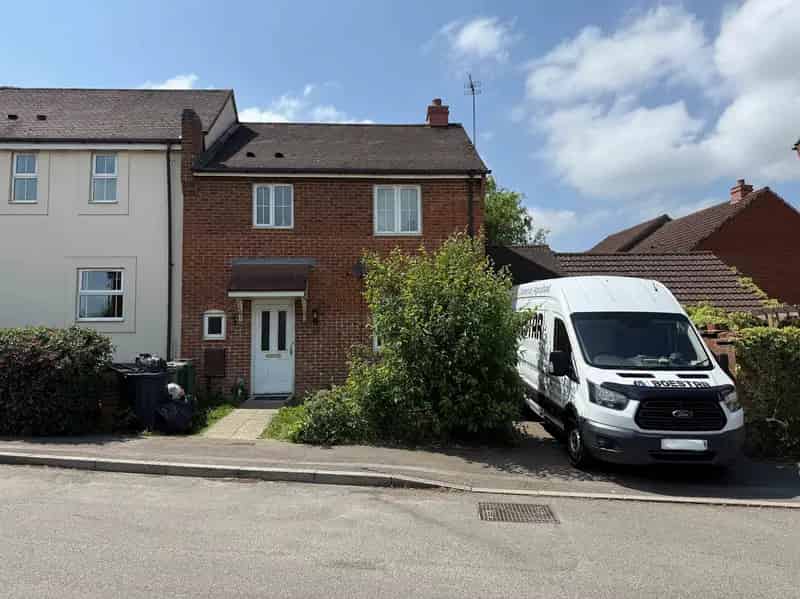 Two Storey Semi Detached House Ashford Singleton Near Town Centre