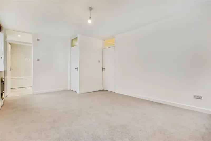 3 Bedroom Flat House to Rent in Swiss Cottage
