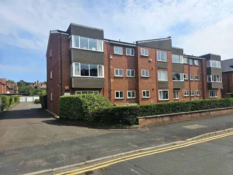 2 Bedroom Apartment for Sale in Gloucester