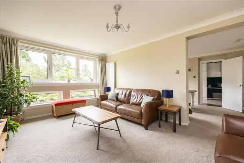 3 Bed Flat Top Floor 2 Reception Rooms Large Balcony Tandem Garage