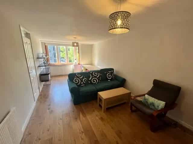 3 Bedroom Flat House to Rent in Stockbridge