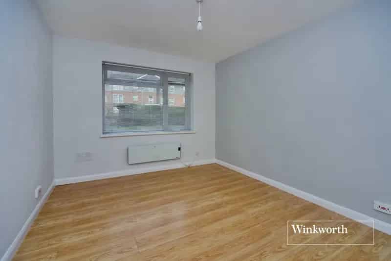 2 Bedroom Flat Apartment Worcester Park Station High Street