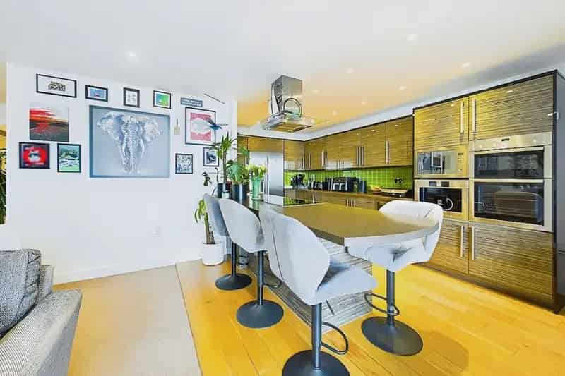 Luxury 2-Bedroom Apartment Ocean Village Stunning Water Views