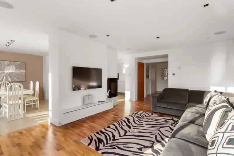 3 Bedroom Flat to Rent Near City Center