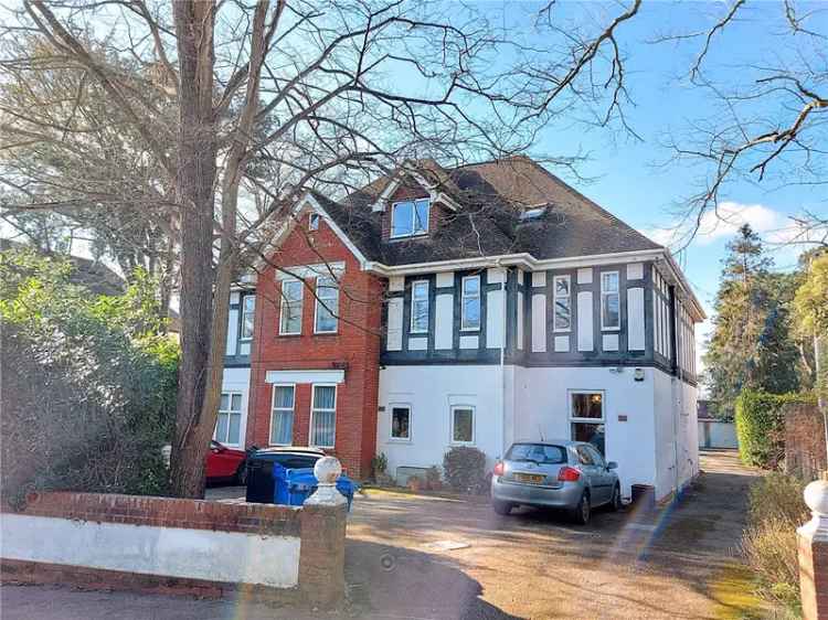 2 bedroom flat/apartment in Lower Parkstone