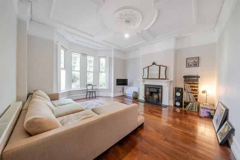 Spacious 2-Bedroom Victorian Apartment with Private Garden