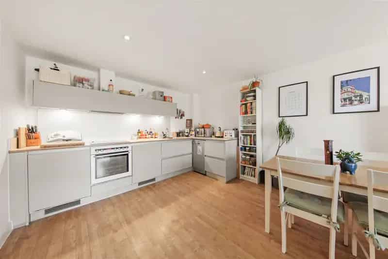 1 Bedroom Apartment Near Bow Road Station