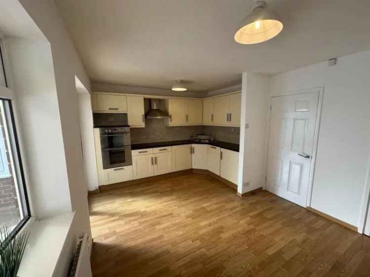 3 Bedroom House To Let - Popular Location