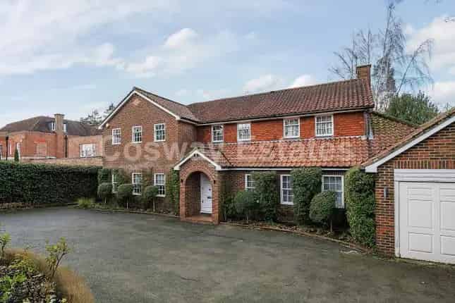Property for sale in Marsh Lane, Mill Hill, London NW7